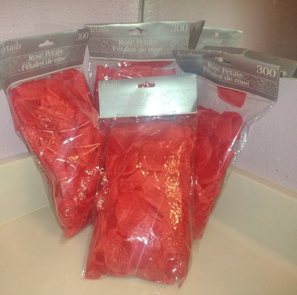 4 New Unopened Packages of Red Rose Petals - Picture 2 of 2